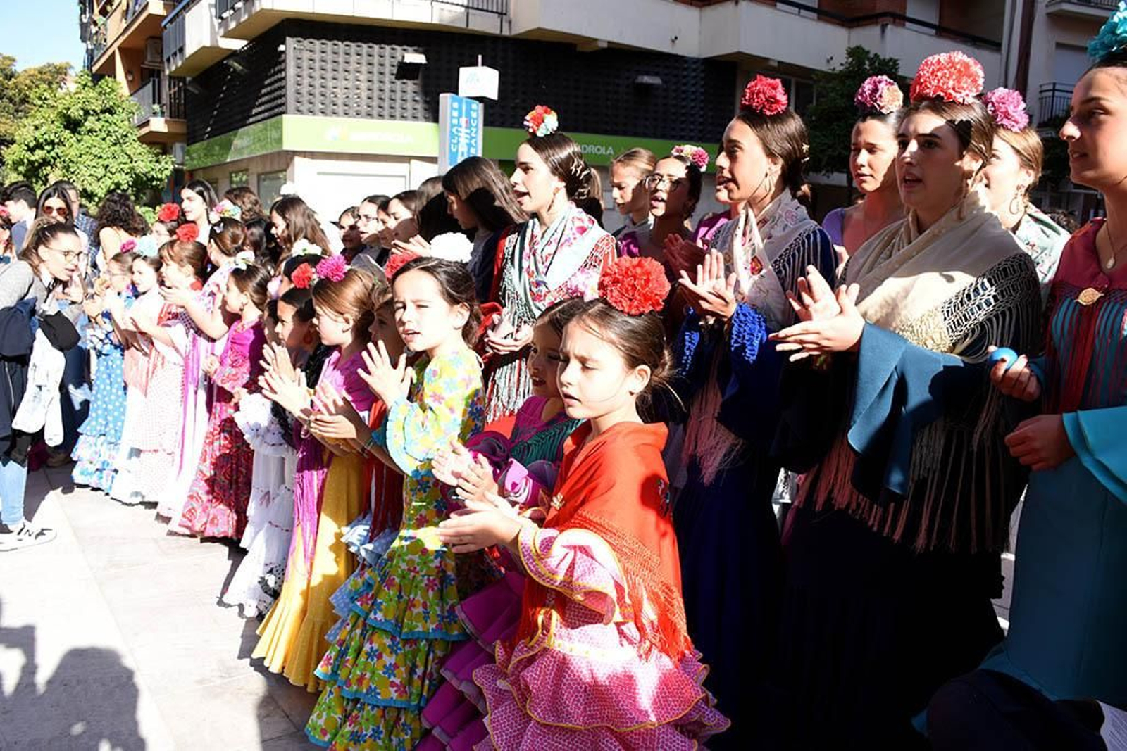 Las mejores imágenes de los peregrinos en la salida de Emigrantes