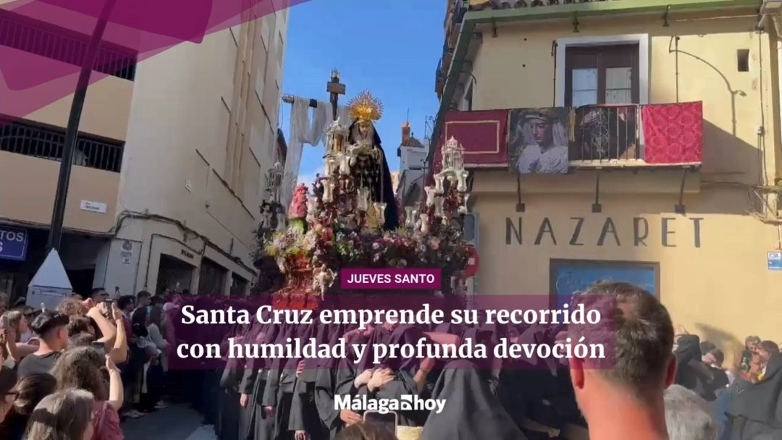 Santa Cruz emprende su recorrido por Málaga con humildad y profunda devoción