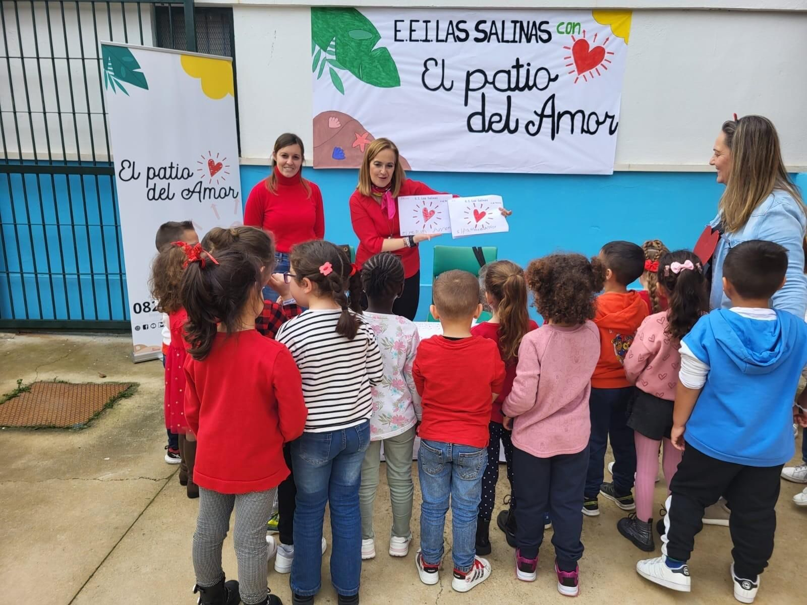 Los alumnos de Las Salinas colaboran con el Patio del Amor.