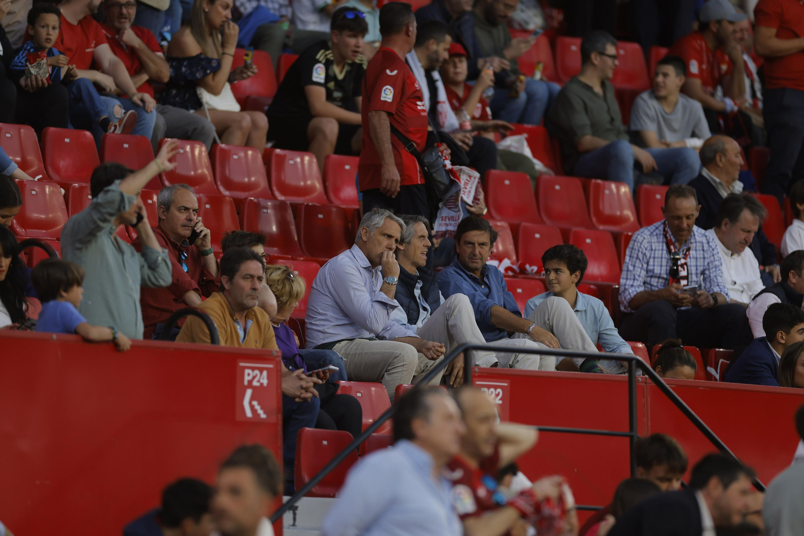 Búscate en las fotos del Sevilla-Celta