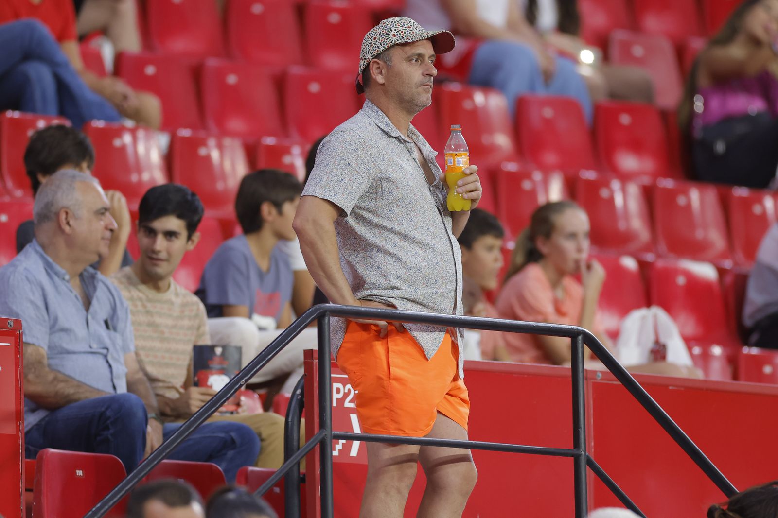 Búscate en las fotos del Sevilla fc-Girona