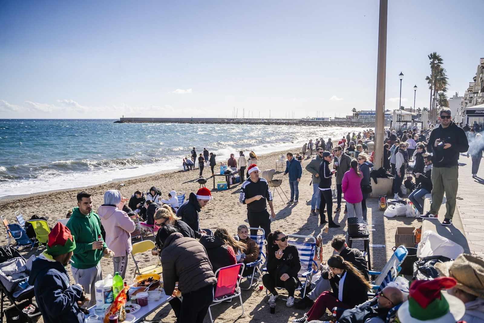 Miles de personas despiden el año 2024 en Las Moragas de Roquetas, en imágenes