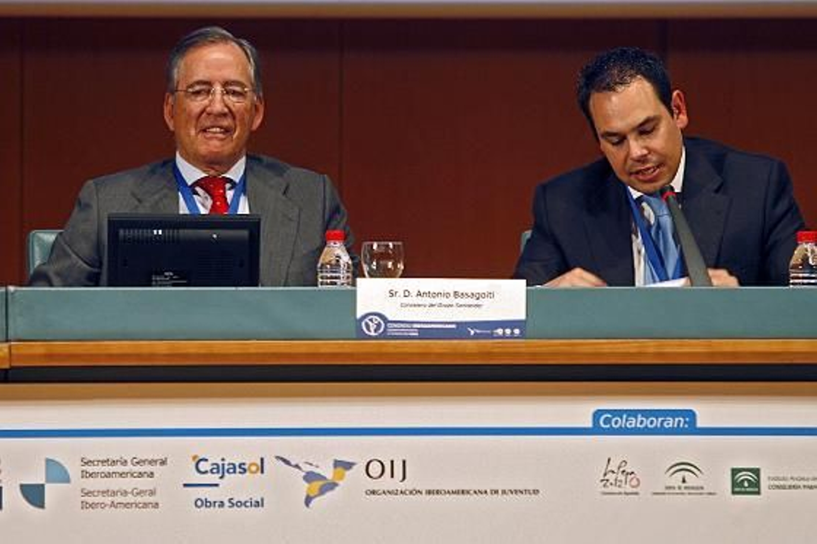 El acto de inauguración del Congreso Iberoamericano de Jóvenes Empresarios ha estado presidido por el Príncipe de Asturias, acompañado por la Ministra de Igualdad y la alcaldesa de Cádiz, entre otros

Foto: Joaquin Pino