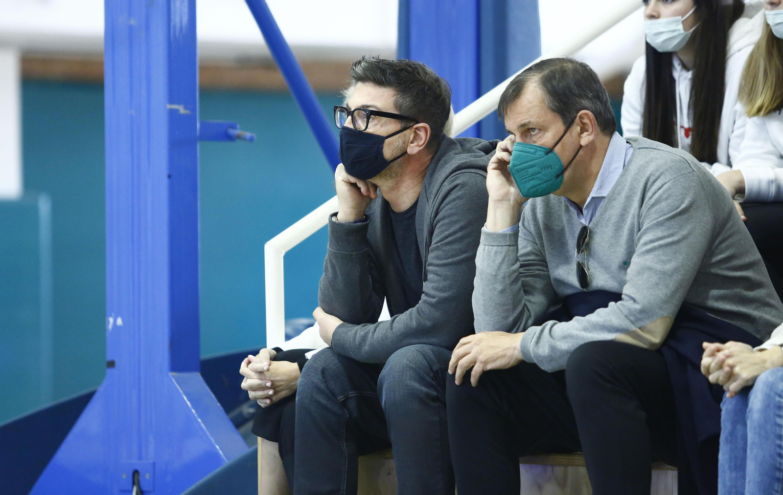 Fotis Katsikaris y Juanma Rodríguez observan al Unicaja de Liga EBA.