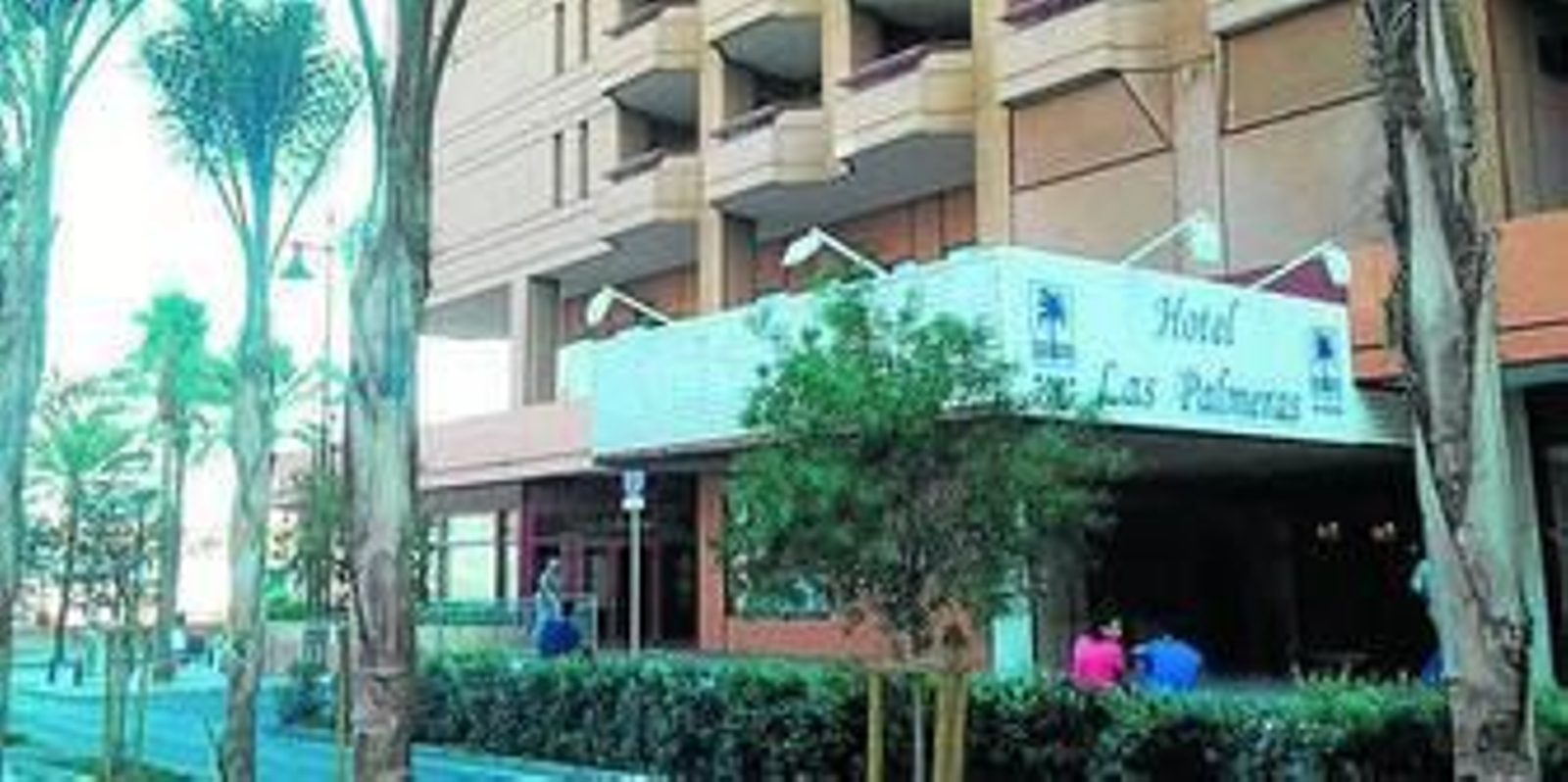 Fachada del hotel Las Palmeras, donde se produjo la fuga.