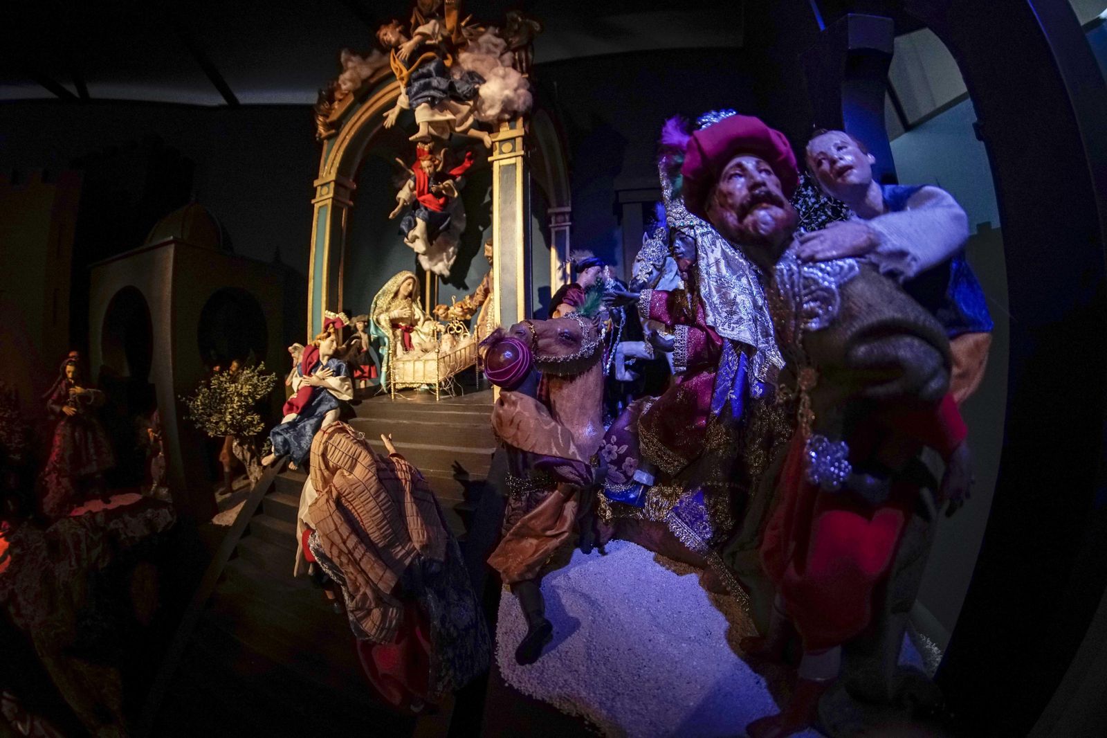 El Belén en SI Mayor de Caixabank se inaugura en la oficia de Sierpes.