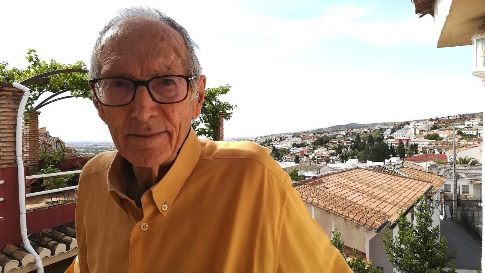 Vázquez de Sola, en su casa de Monachil.