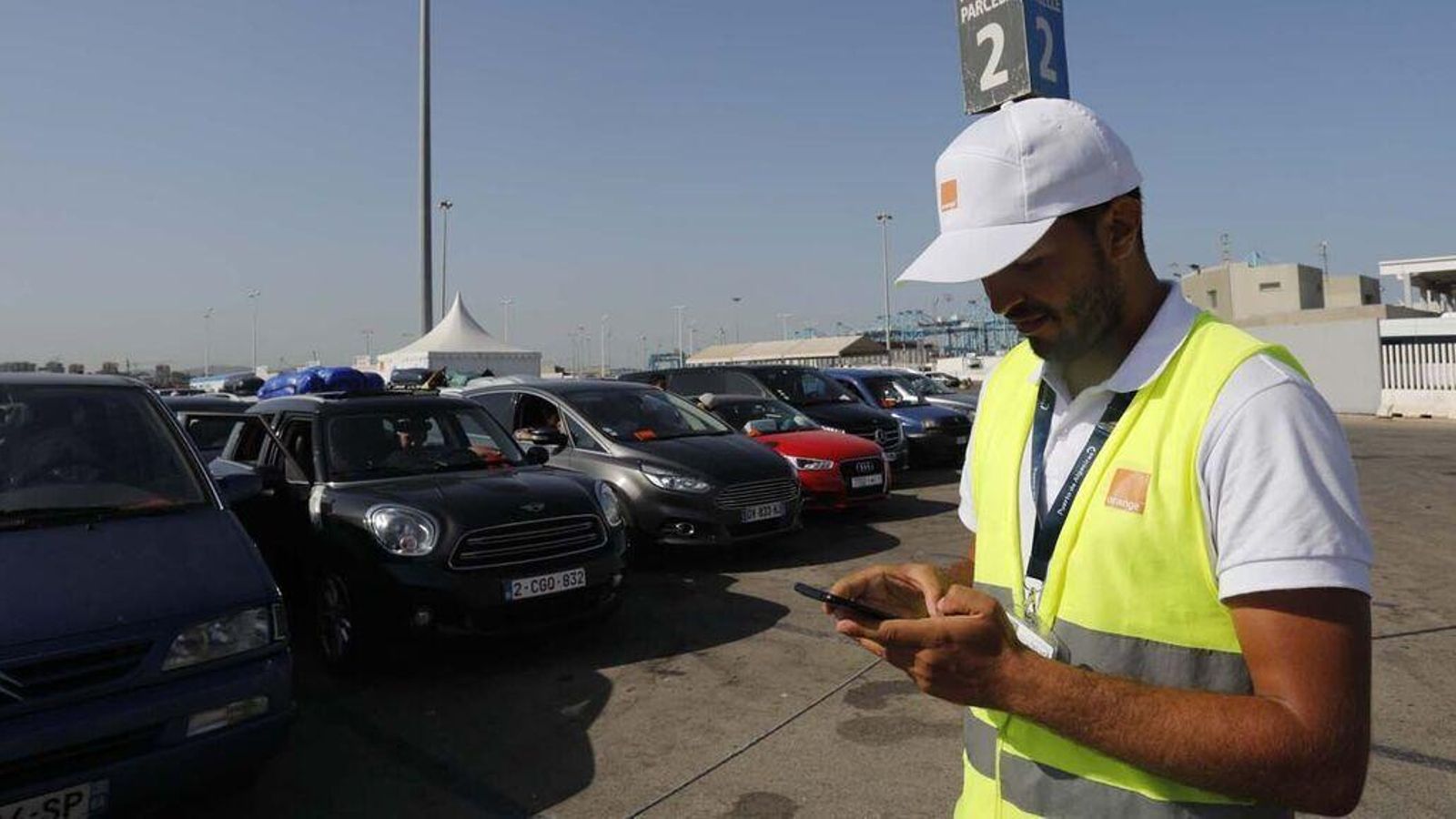 Personal de refuerzo durante la OPE en el Puerto de Algeciras