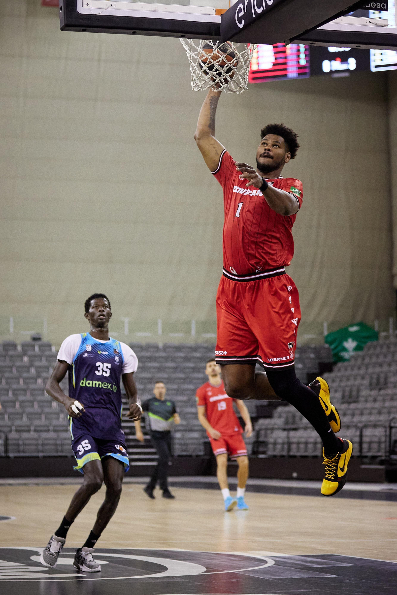 Las imágenes del amistoso del Covirán Granada ante el Algeciras