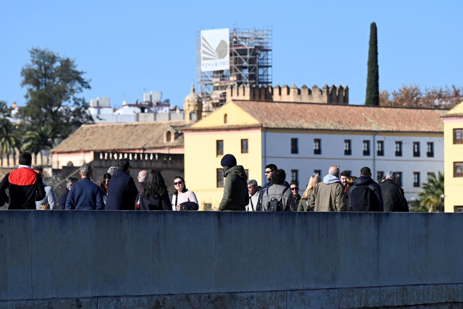 Los cordobeses salen a la calle en el primer día de 2025, en imágenes