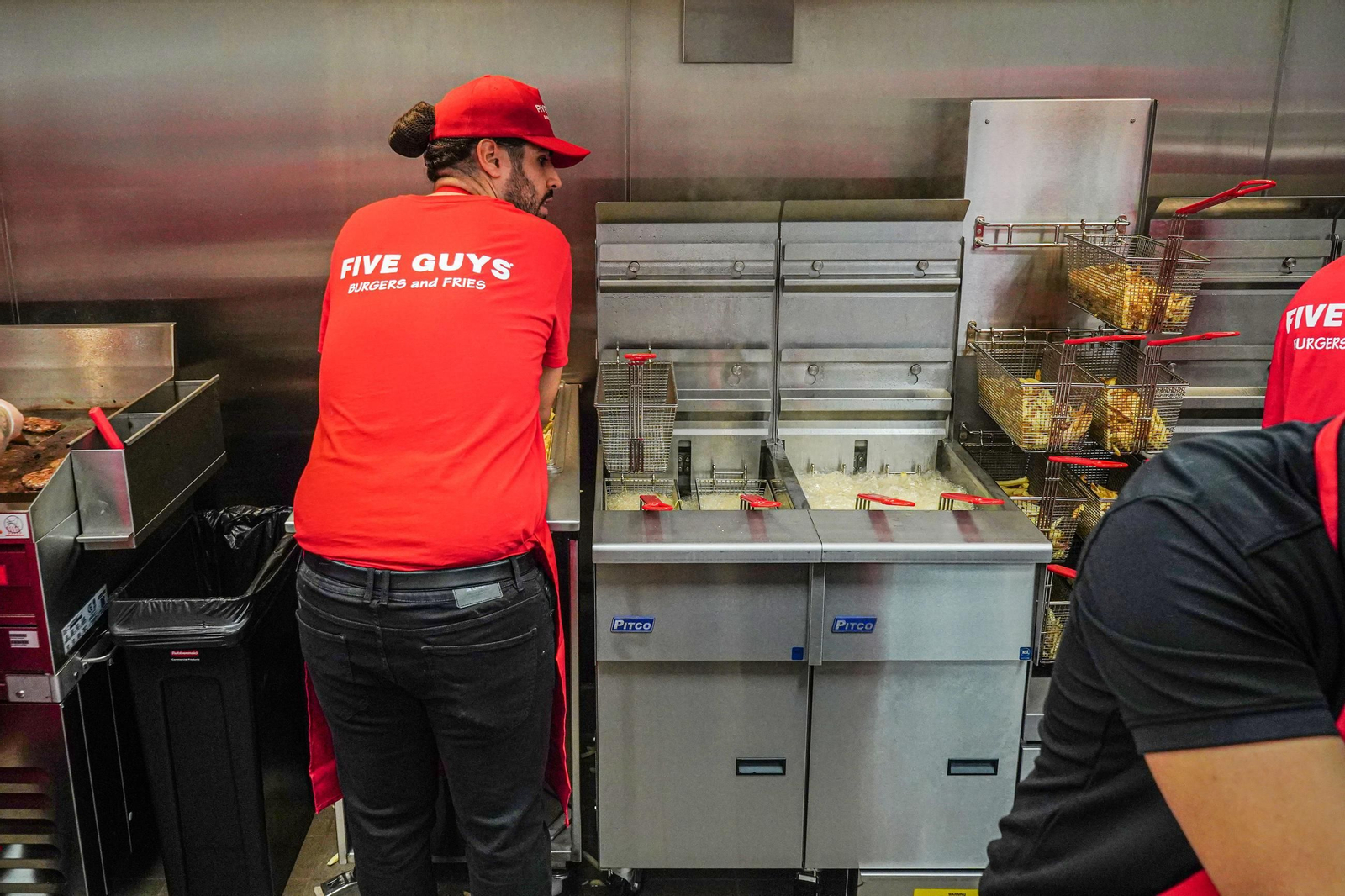 Así es la nueva hamburguesería del centro de Granada: todas las imágenes de Five Guys