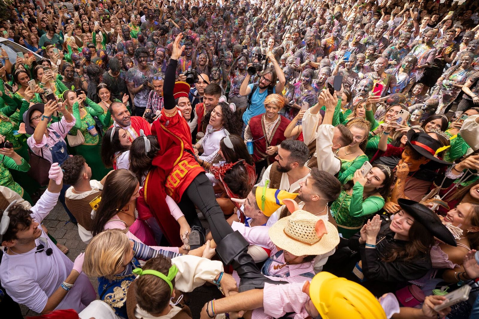 Novatadas o fiesta de Medicina en Granada: el Lucas mantiene la tradición
