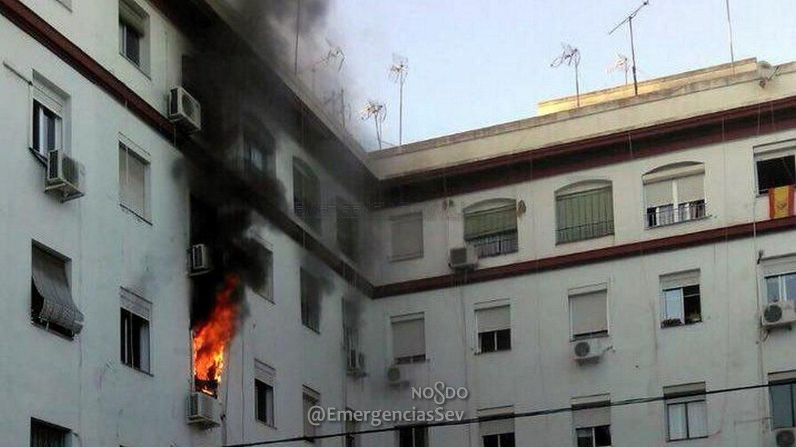 Las llamas en el edificio.