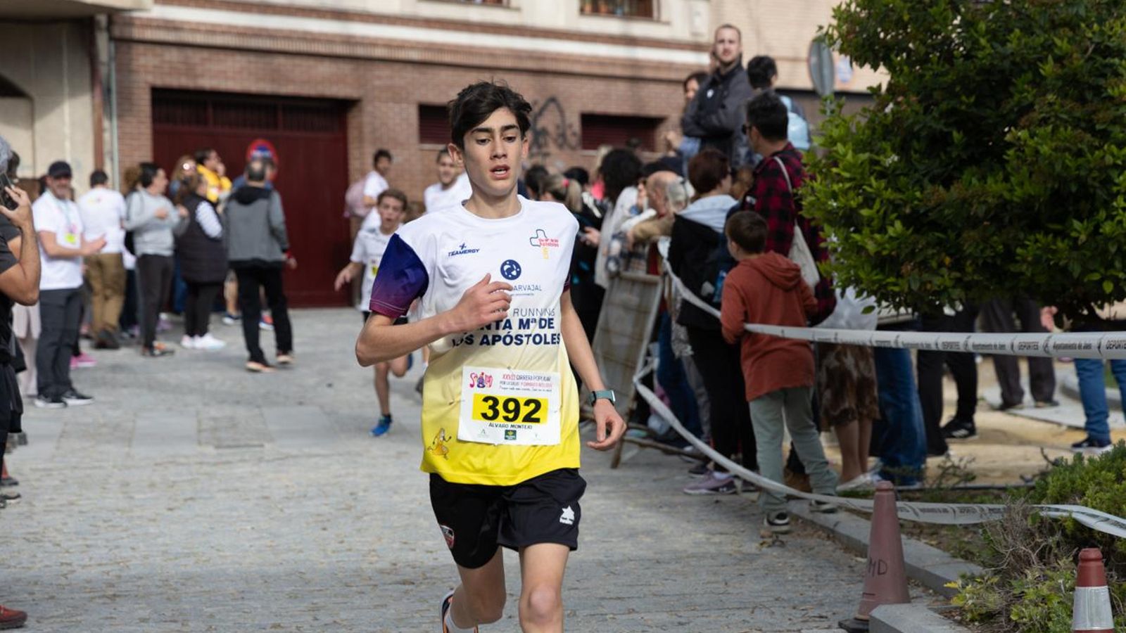 Más de 2.100 participantes corren para promover la salud en Jaén, en imágenes (1)