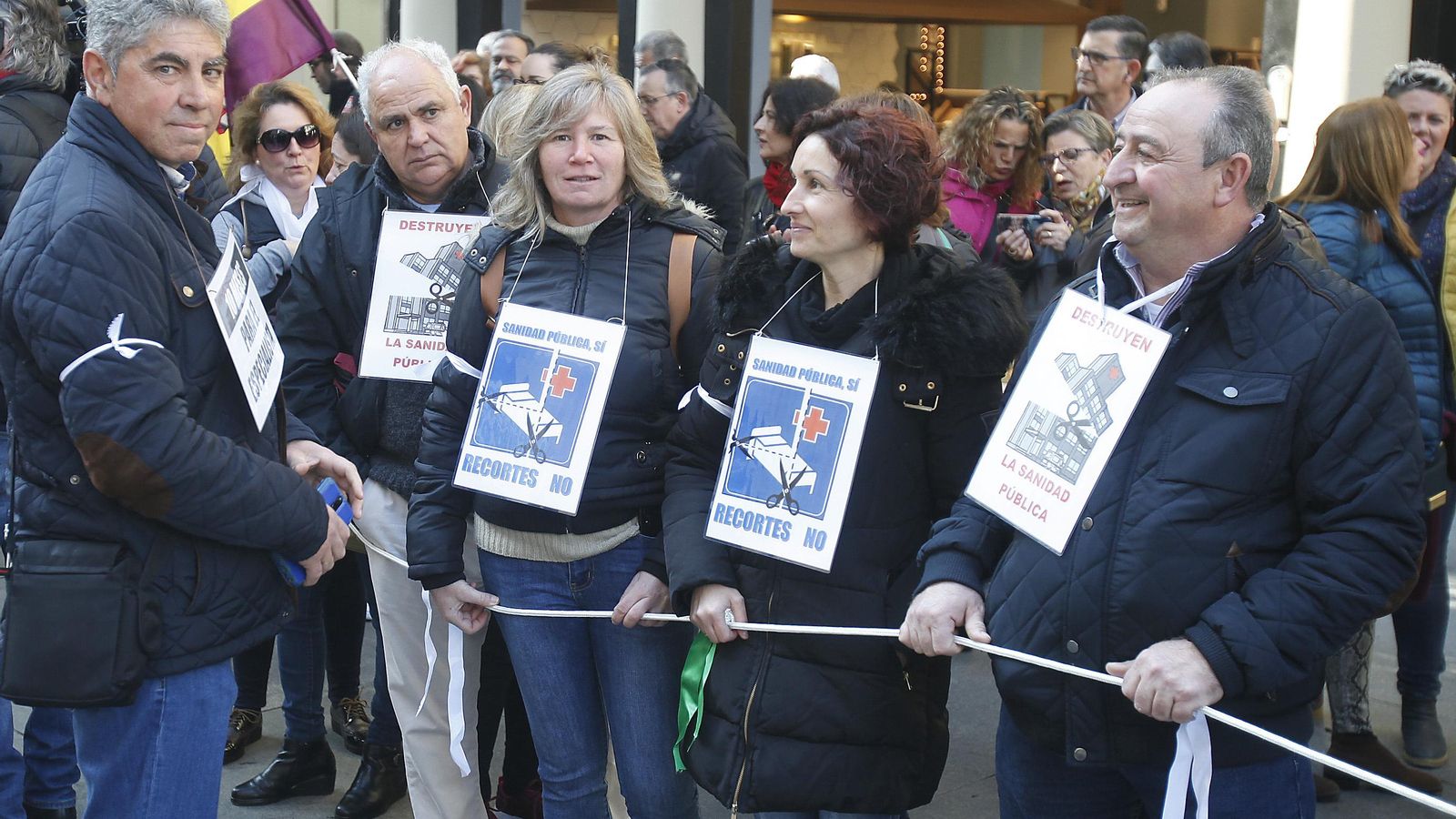 Otro e los grupos participantes en la manifestación de la Marea Blanca.