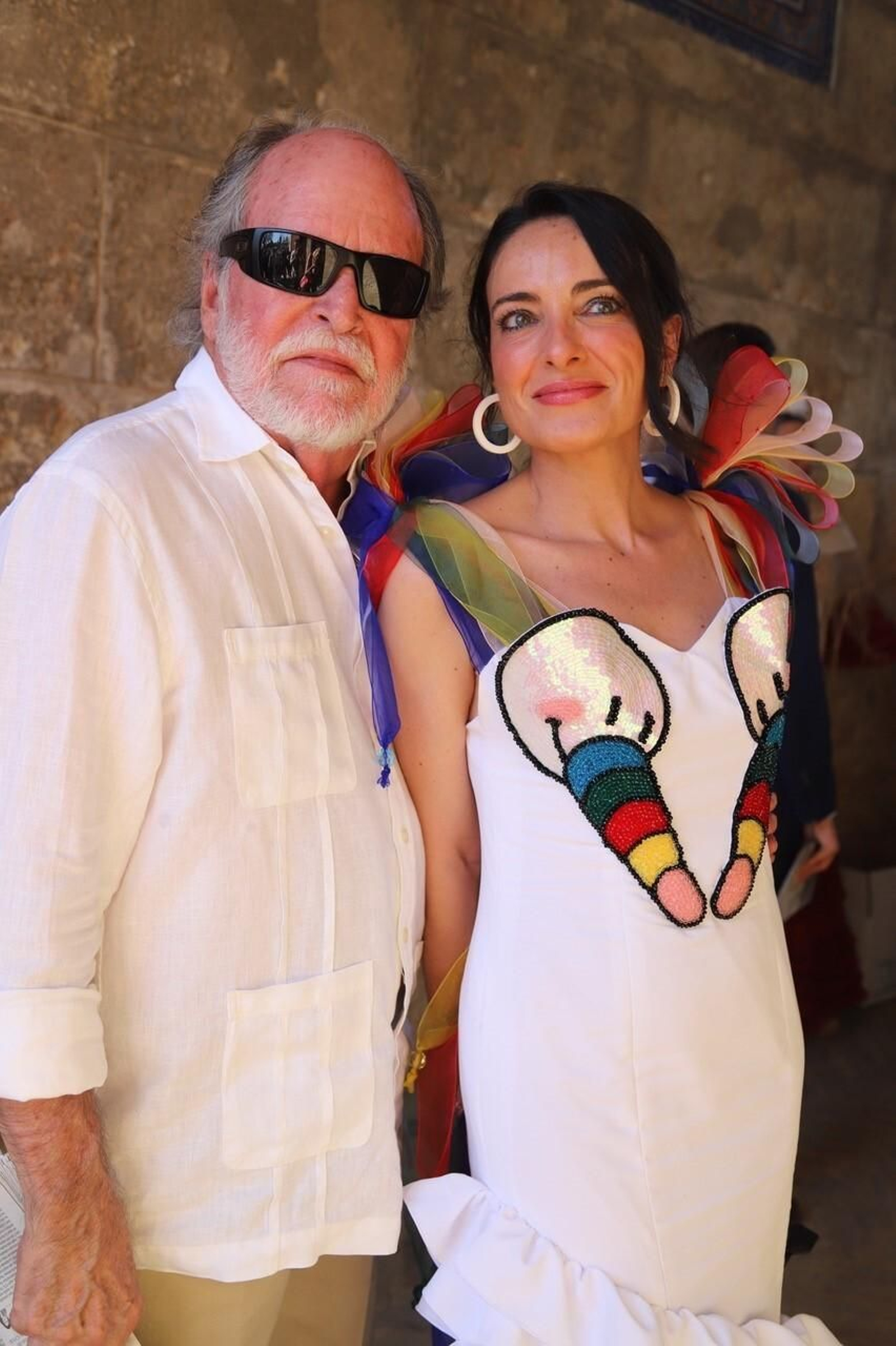 Allen Josephs e Isabel Rodríguez luciendo un diseño de David Espejo y Francisco Alegre