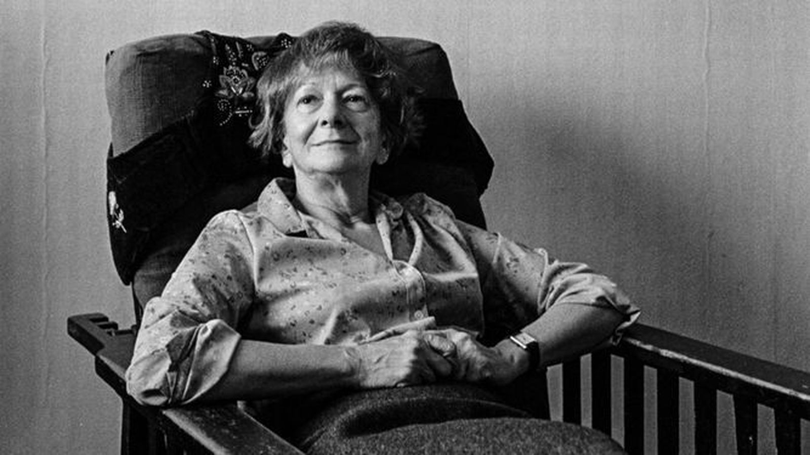 Wislawa Szymborska retratada en Cracovia en 1984.