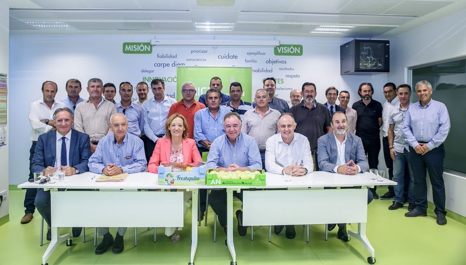 'Foto de familia' del acuerdo de integración entre Unica Group y Grupo AN, el 23 de septiembre de 2016.