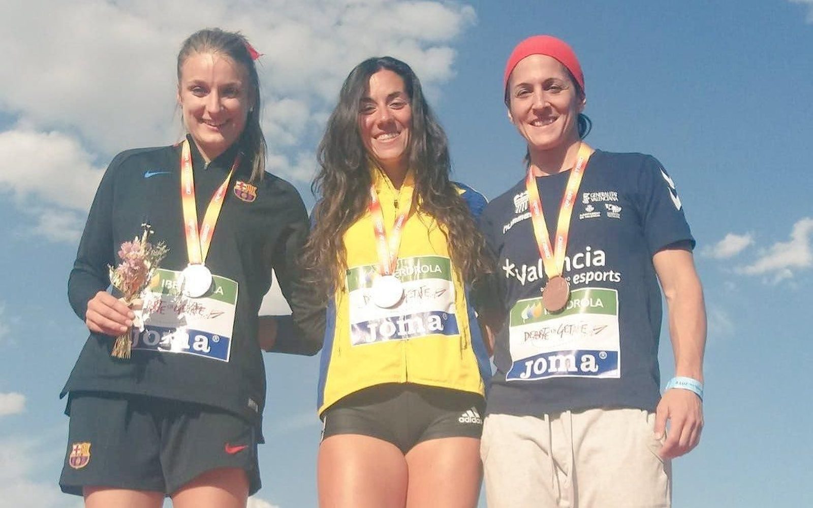 Mercedes Chilla, en el podio del Campeonato de España junto a Lidia Parada (c) y Arantza Moreno (i).