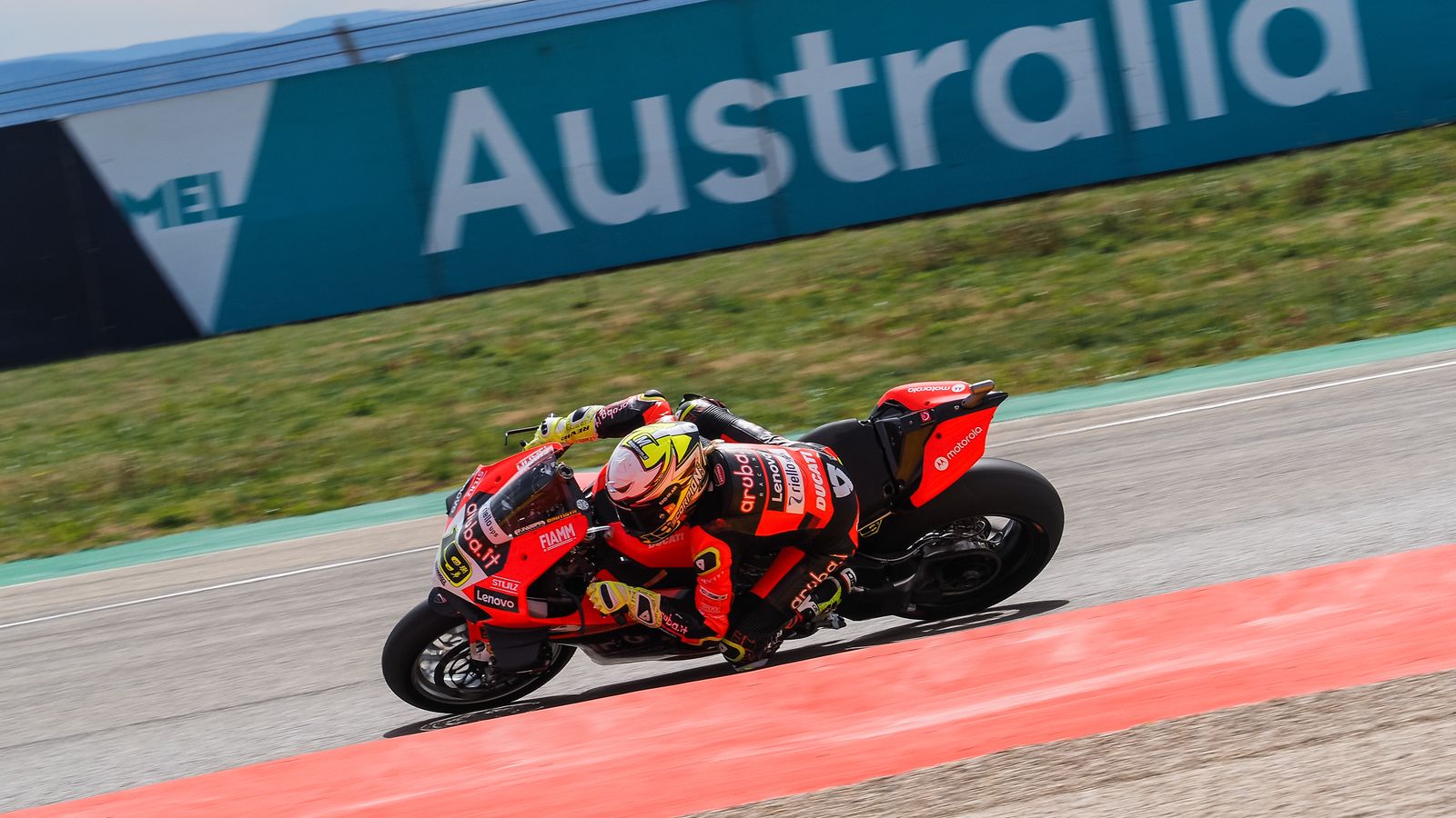 Álvaro Bautista ha sido el más rápido del FP2.