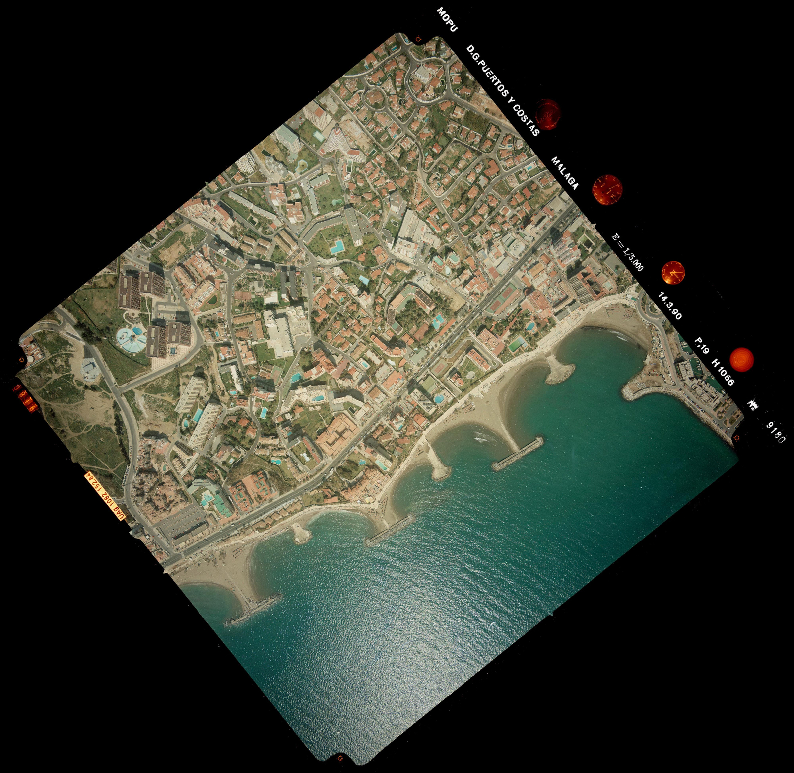 Vista aérea de Benalmádena en 1990 Vista aérea de Benalmádena en 1990