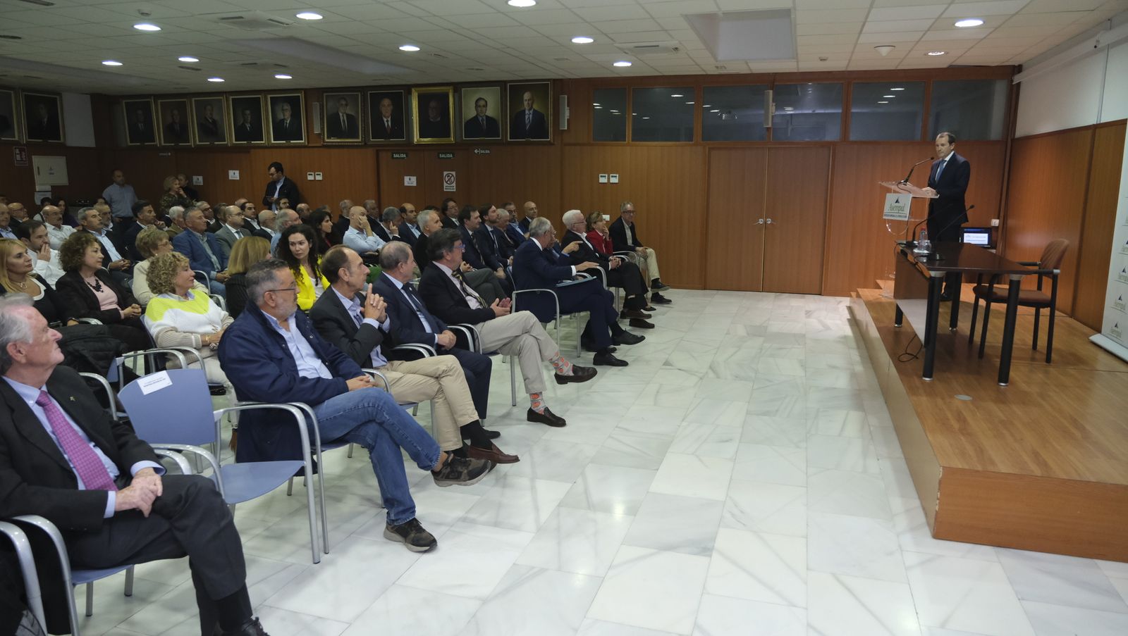 Imágenes de la conferencia de Alfonso Guerra en el Foro Empresarial de Asempal, en Almería