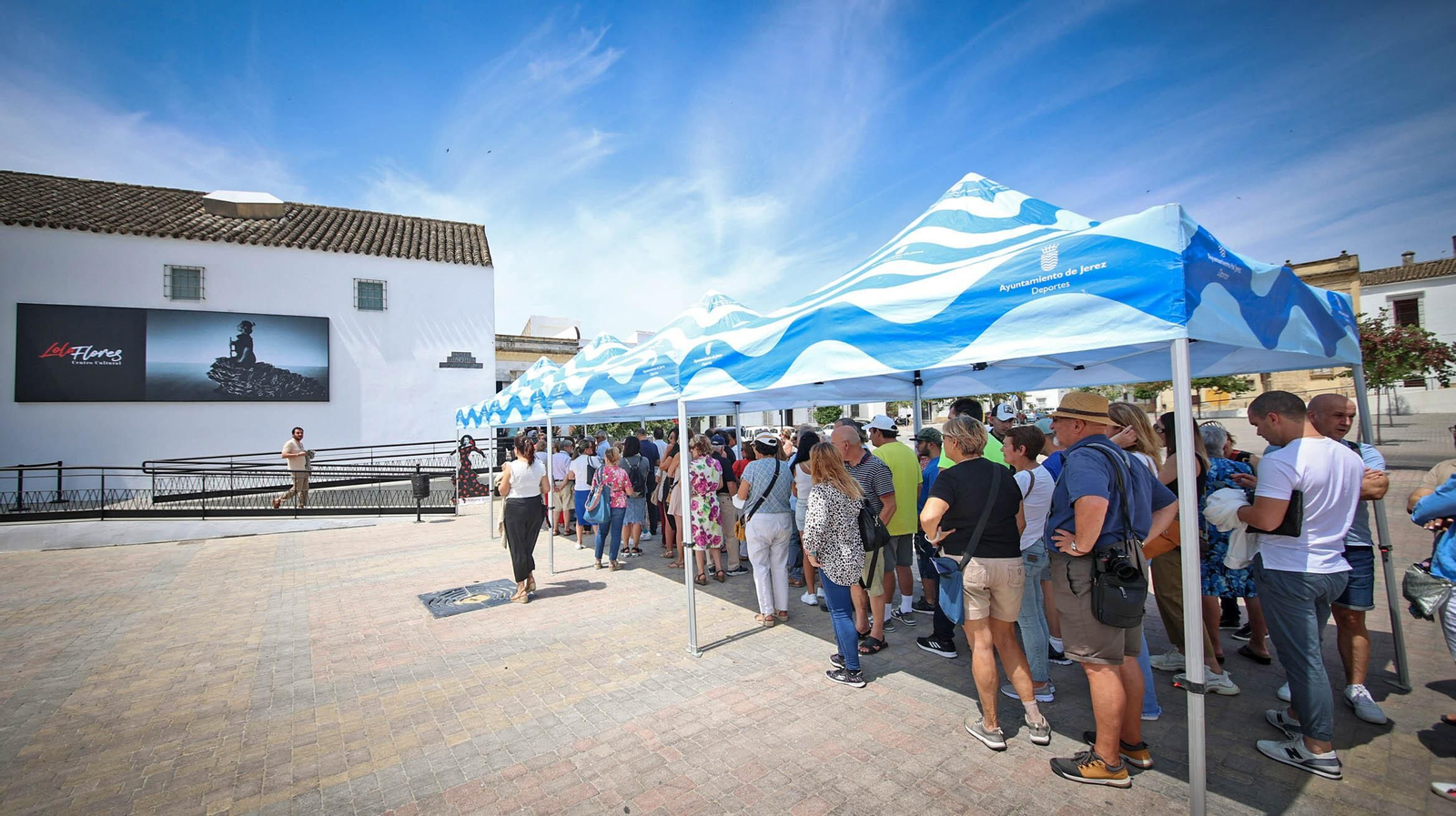 Colas en la primera jornada de puertas abiertas al Museo Lola Flores en Jerez