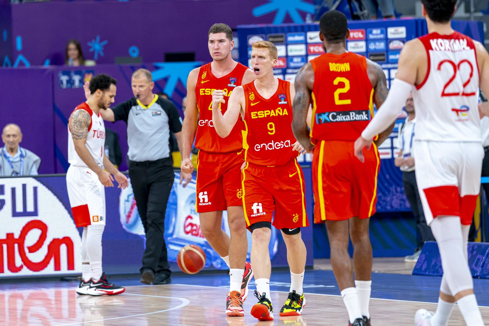 Alberto Díaz celebra el robo ante Larkin.