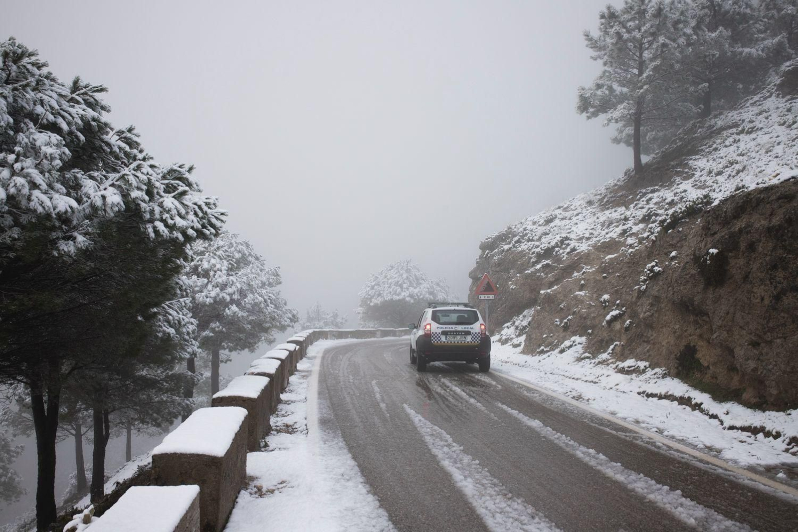 Imágenes de nieves en la Sierra de Cádiz este Martes Santo