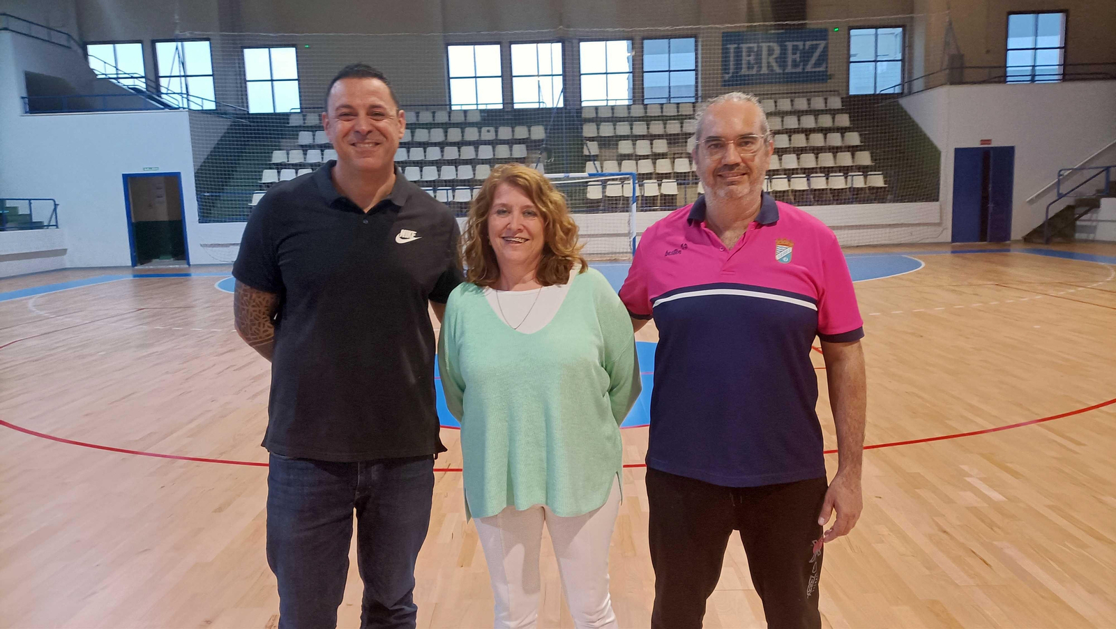 José Antonio Martín Peci, Antonia Beltrán, presidenta del club, y Miguel Ángel Gallardo, vicepresidente.