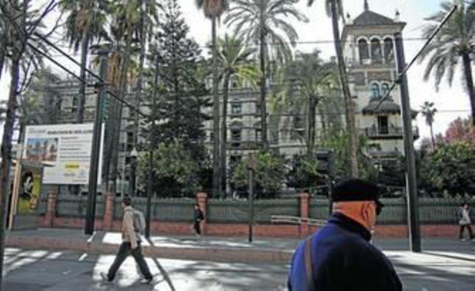 Fachada principal del Hotel Alfonso XIII de Sevilla, actualmente cerrado por obras de remodelación.