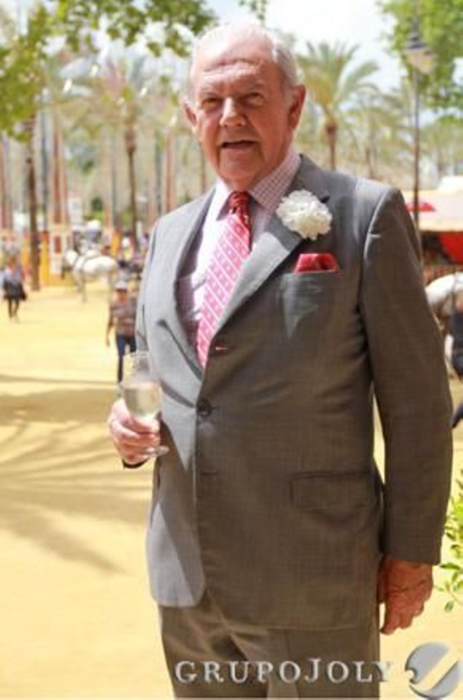 José Bohórquez posa ayer en el templete municipal con la Feria del Caballo a su espalda.

Foto: Jose Contreras