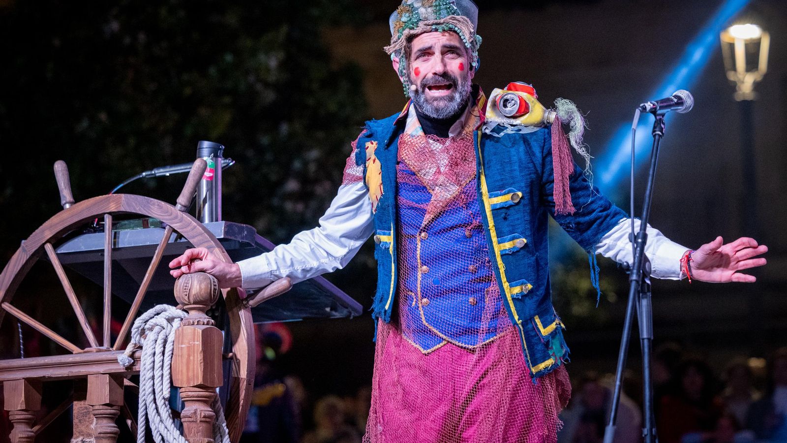 Bienvenido, en su personaje de marino en el pregón.