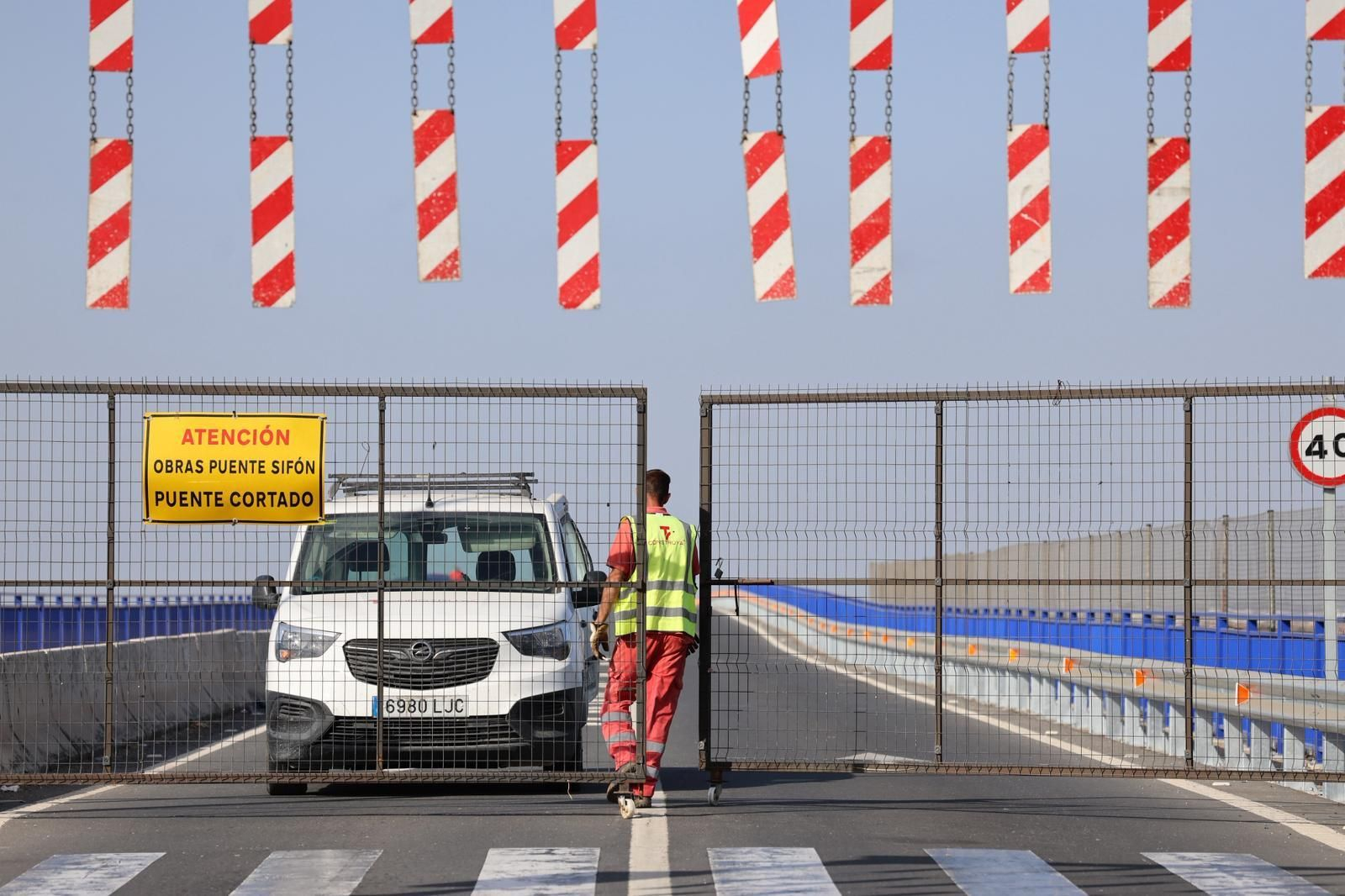 El puente Sifón cortado este martes.