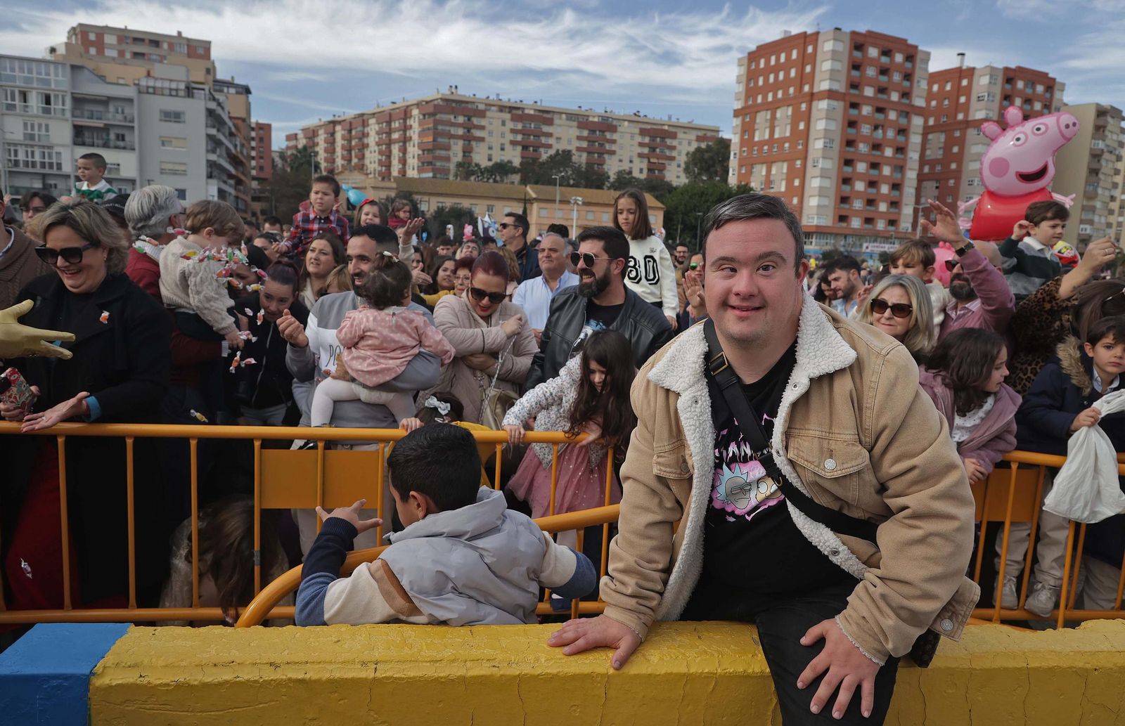 Búscate en las fotos del Arrastre de Latas 2025 en Algeciras
