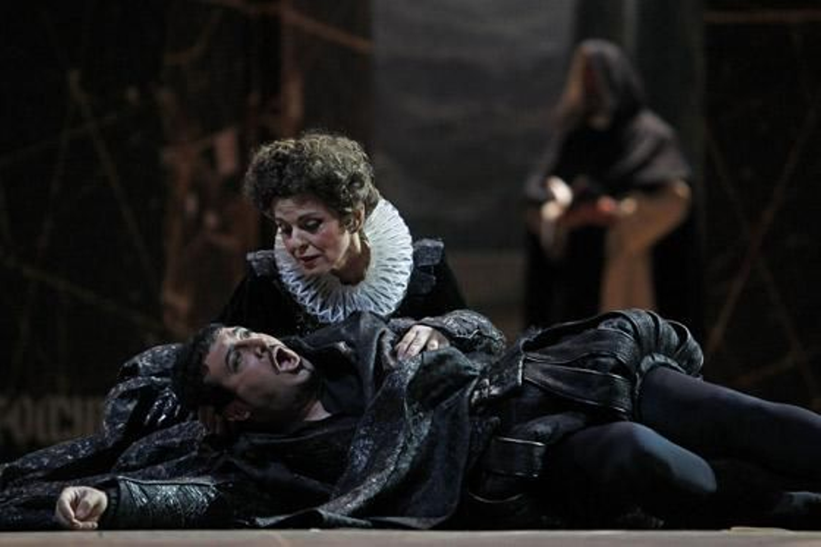 Imágenes del montaje de 'Don Carlo' en el Teatro de la Maestranza. / Antonio Pizarro