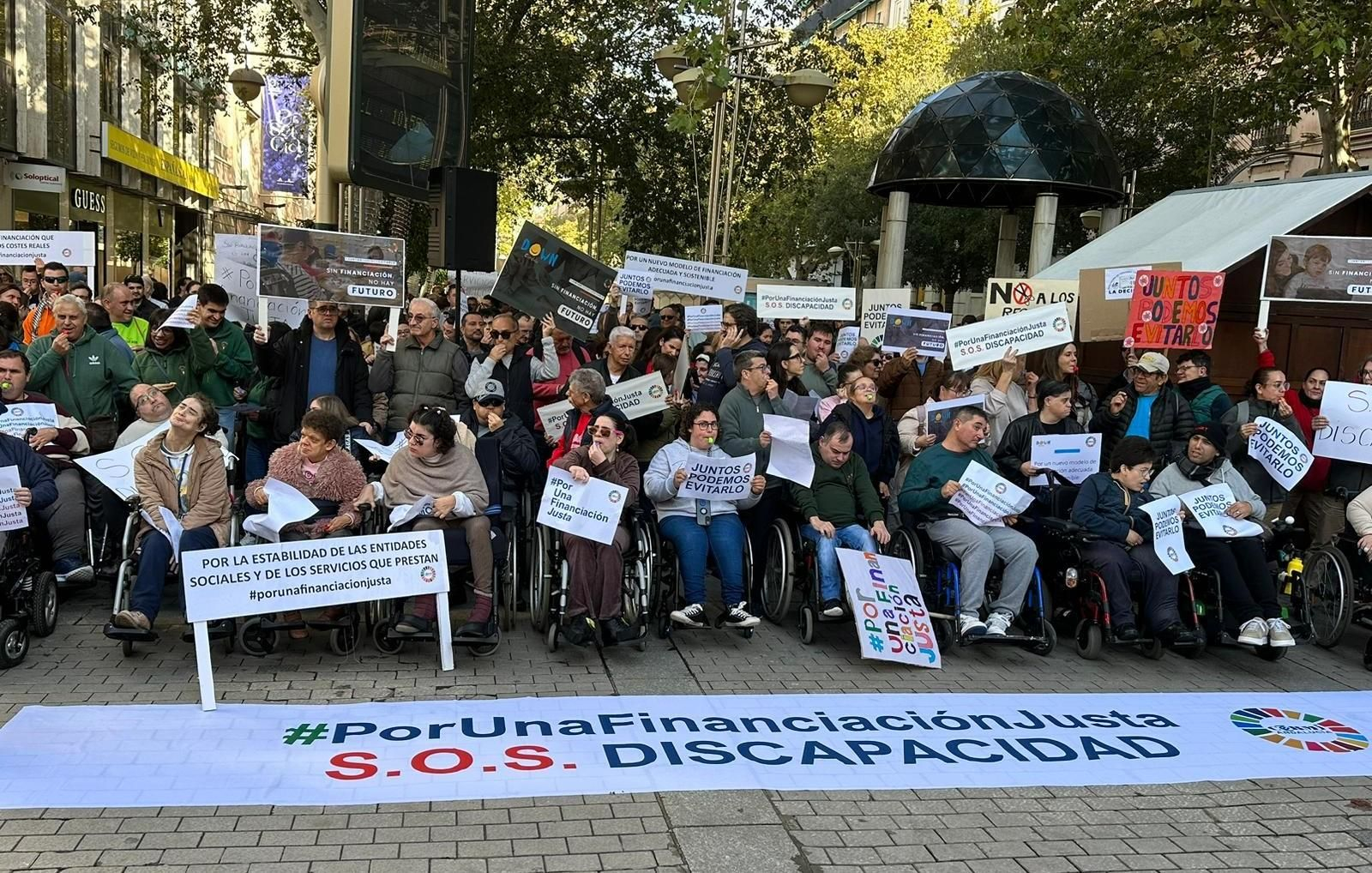 Concentración en Córdoba de las organizaciones que trabajan con personas con discapacidad.