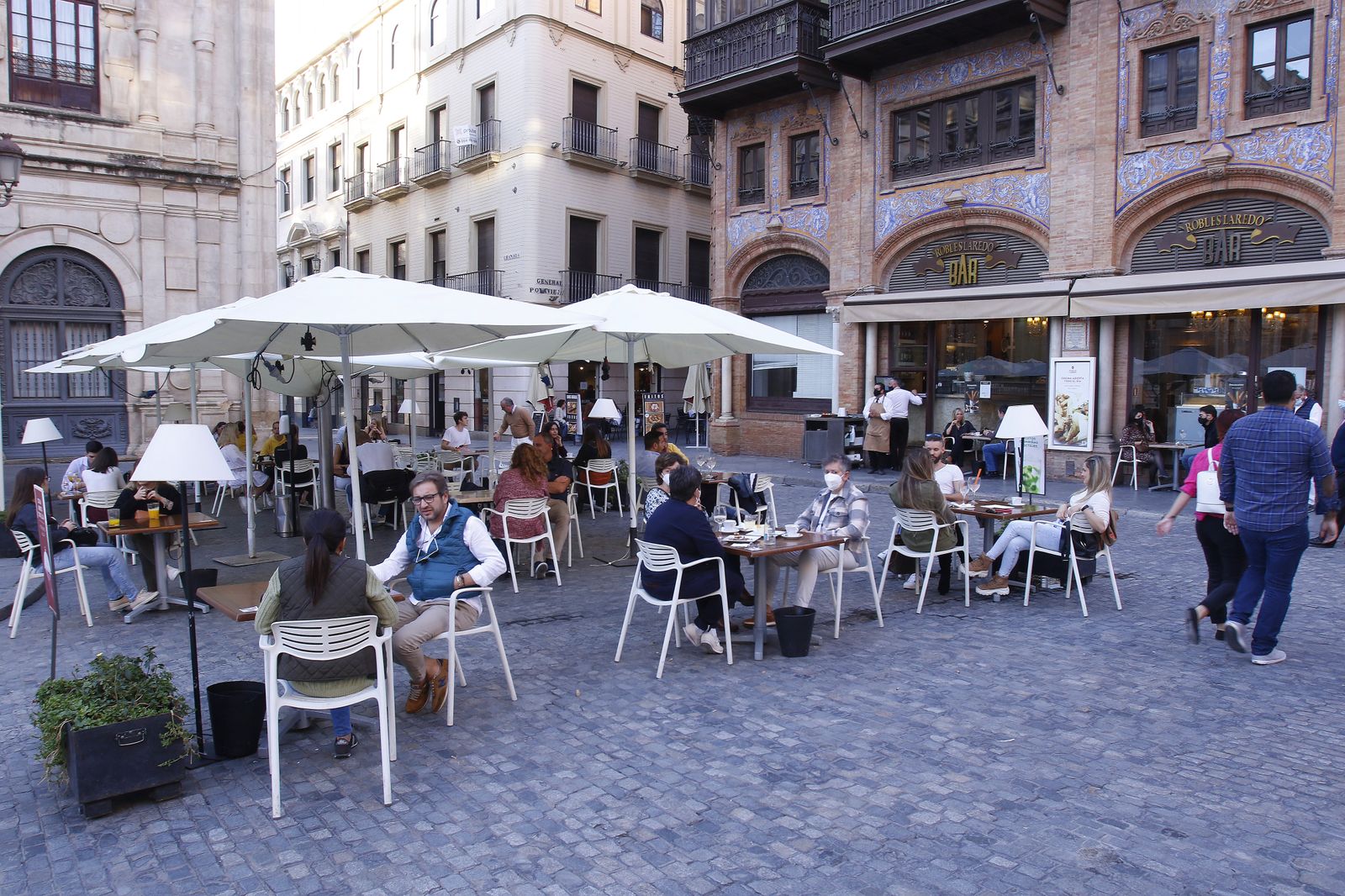 Domingo de veladores llenos en Sevilla
