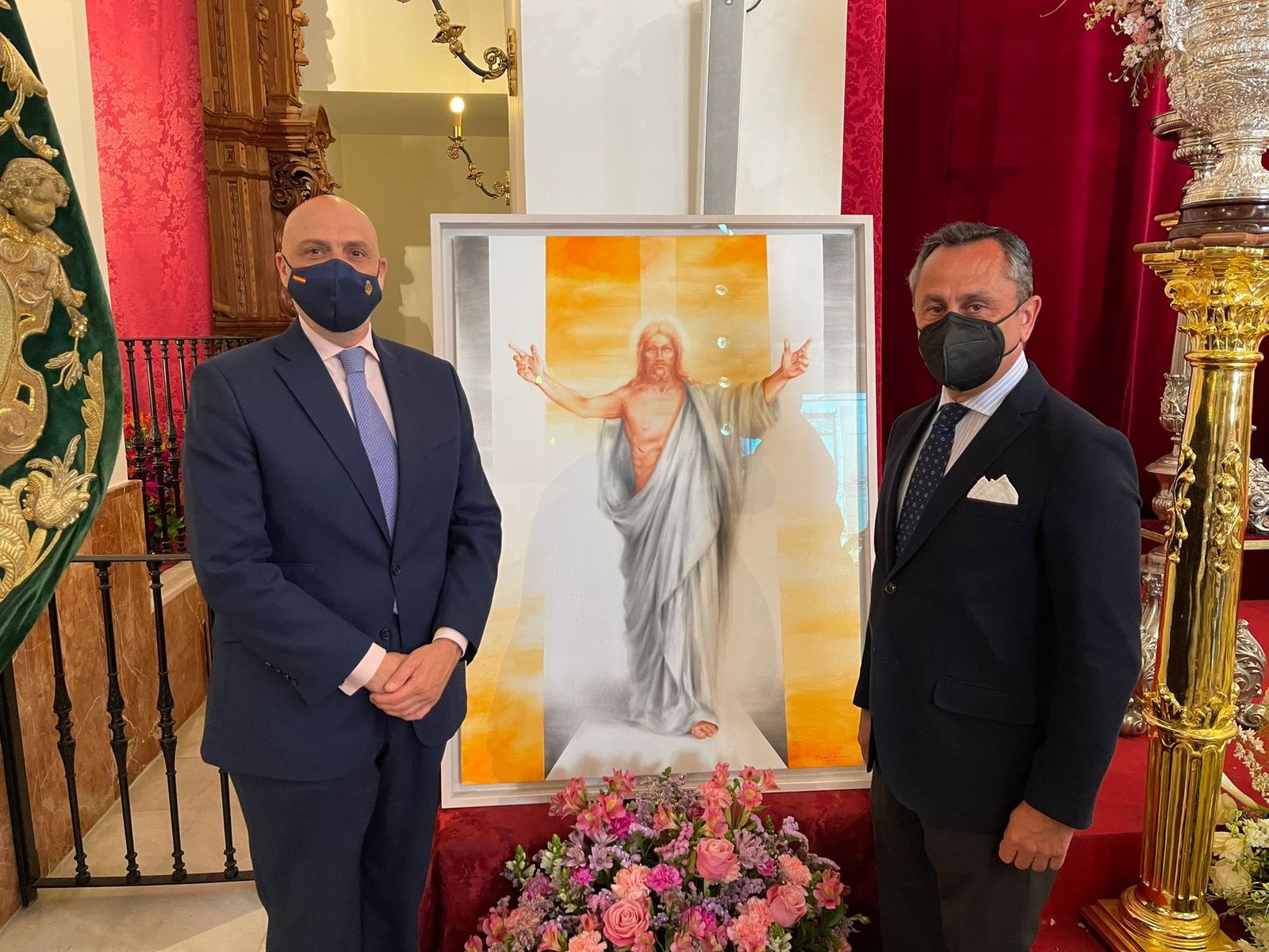 El hermano mayor, Sergio Sopeña; y el artista, Ricardo Suárez, junto a la pintura.