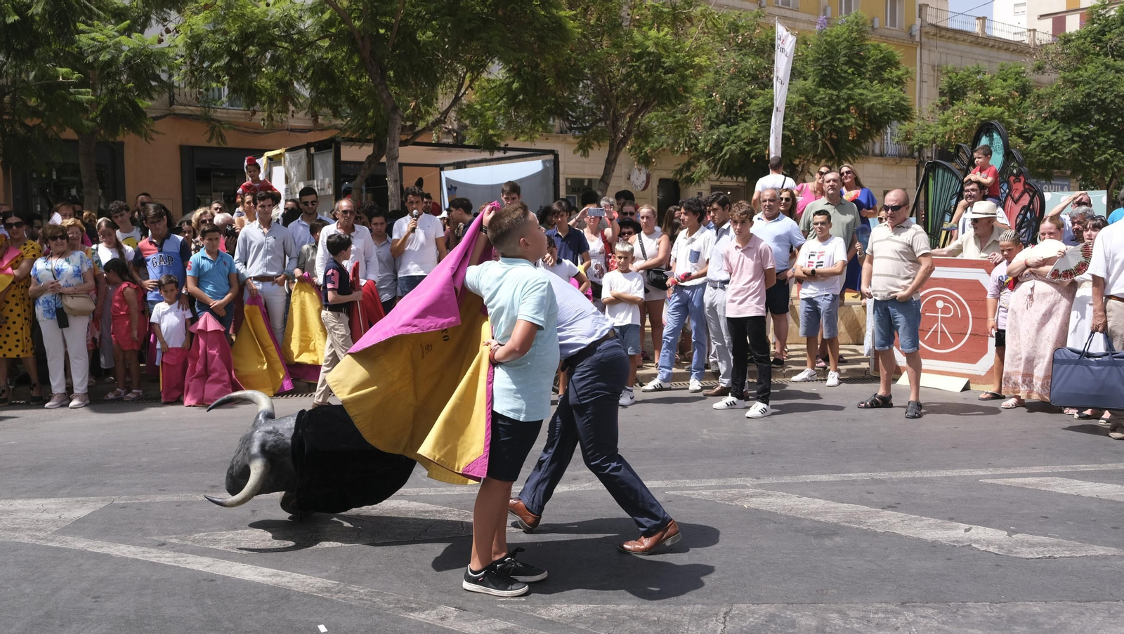 Exhibición de toreo de salón de la Escuela Taurina de Almería, en imágenes