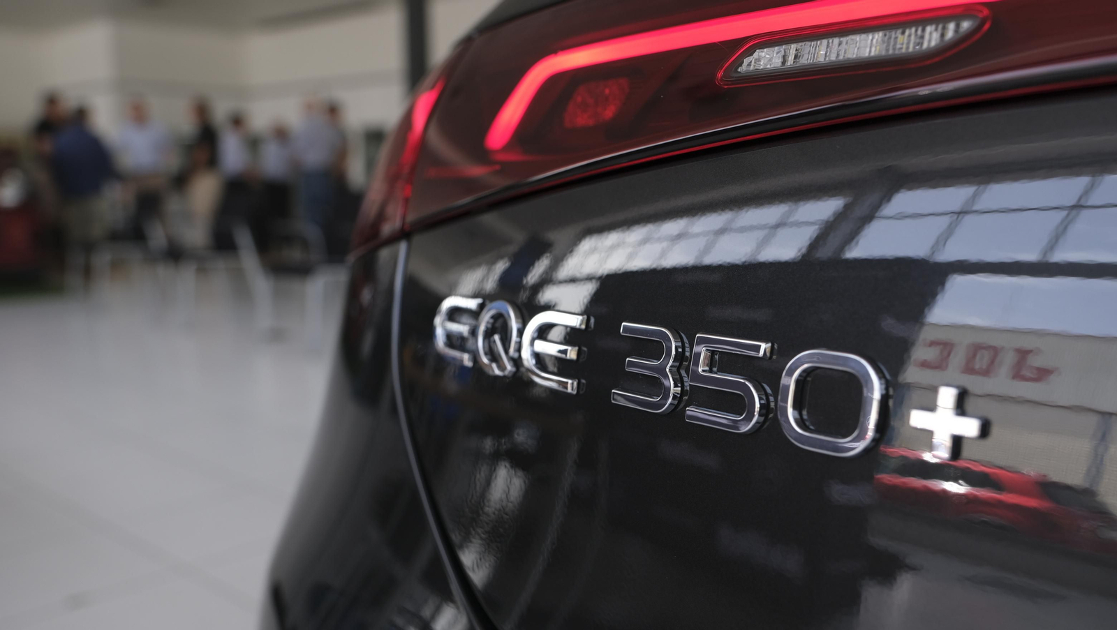 Imágenes de la presentación del Mercedes EQE en el concesionario Saveres, de Huércal de Almería