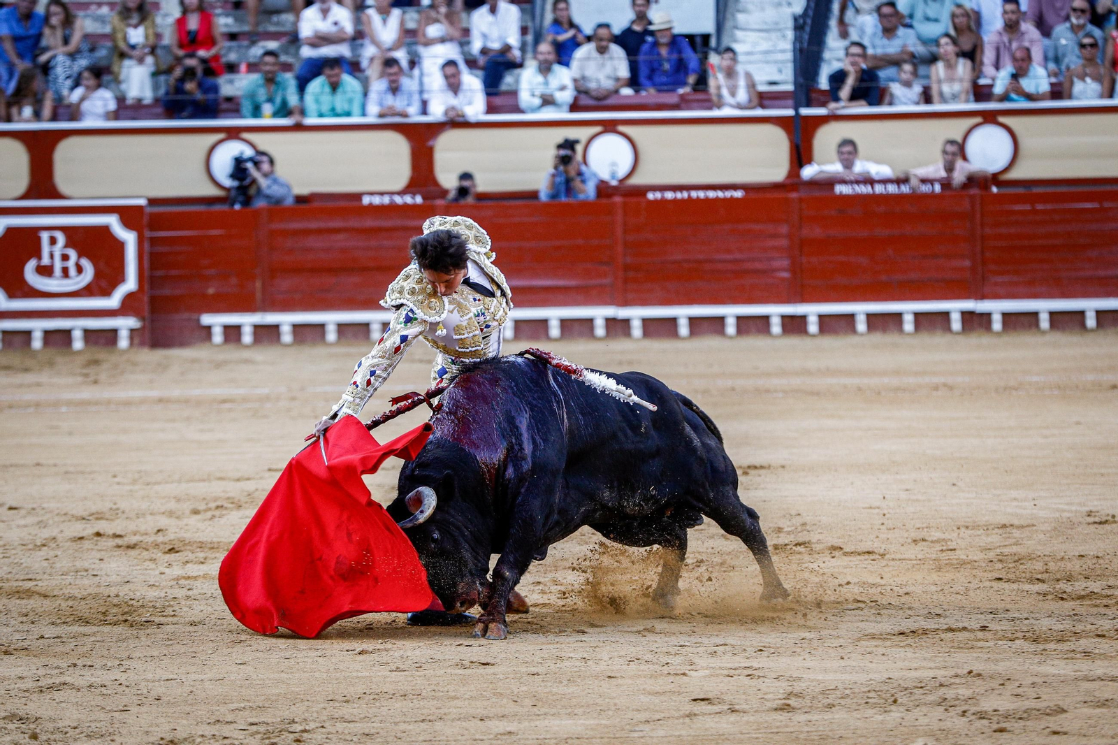Imágenes de la corrida de toros en El Puerto: Manzanares, Roca Rey y Pablo Aguado