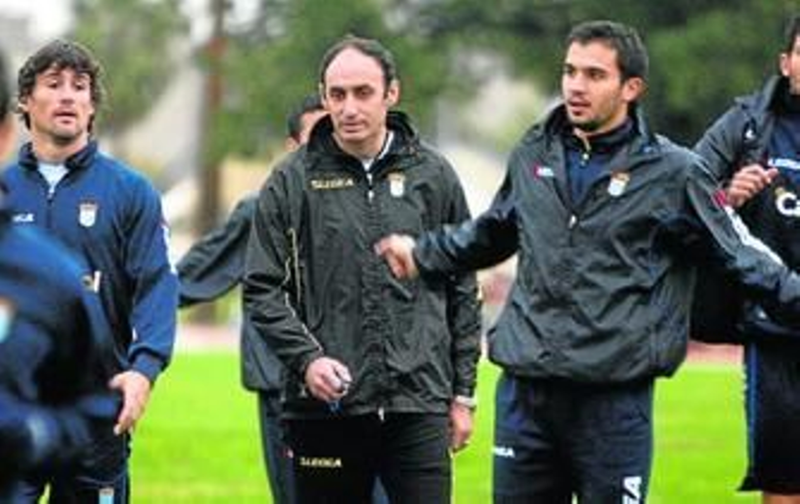 Poyatos, entre Bermejo y el argentino Armenteros durante el entrenamiento de ayer.