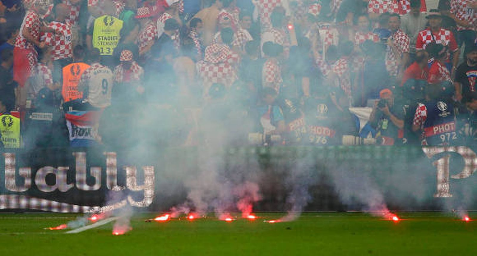 Multa de 100.000 euros a Croacia por los incidentes de sus ultras en el partido contra la República Checa