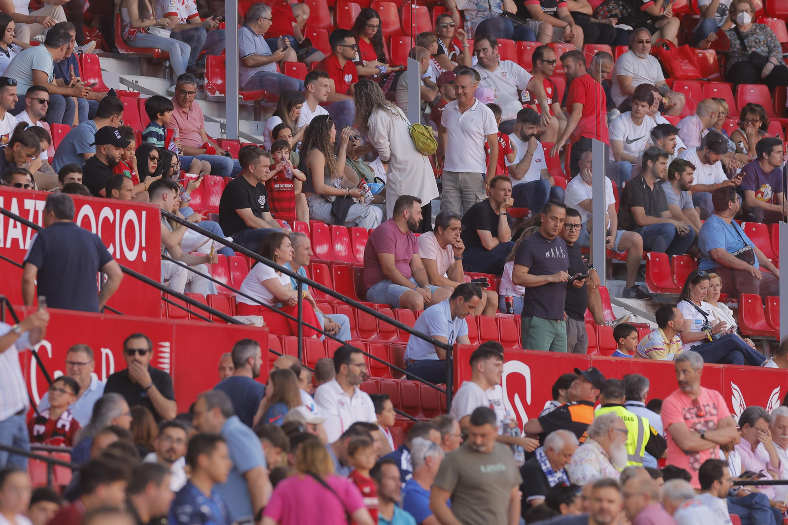 Búscate en las fotos del Sevilla-Español