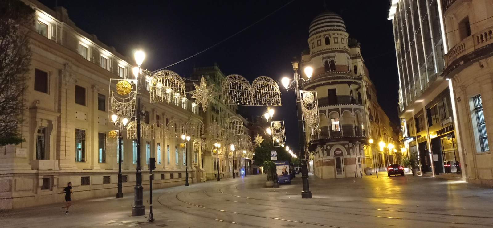 La Avenida, vista desde el Ayuntamiento de Sevilla.