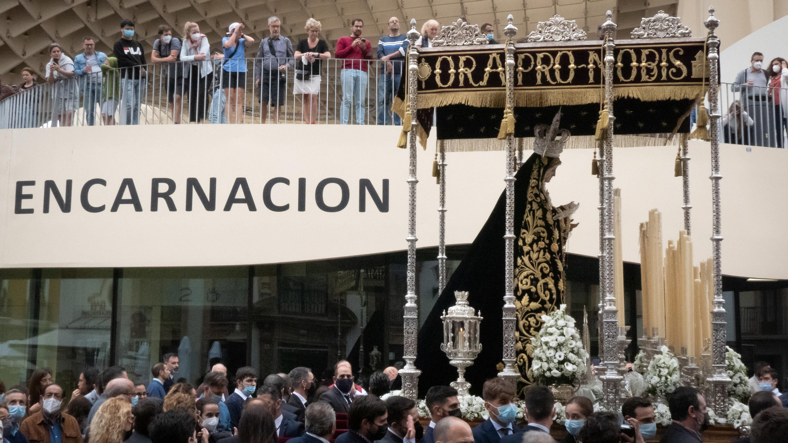La Virgen del Rosario de Montesión en su rosario de la aurora, en imágenes