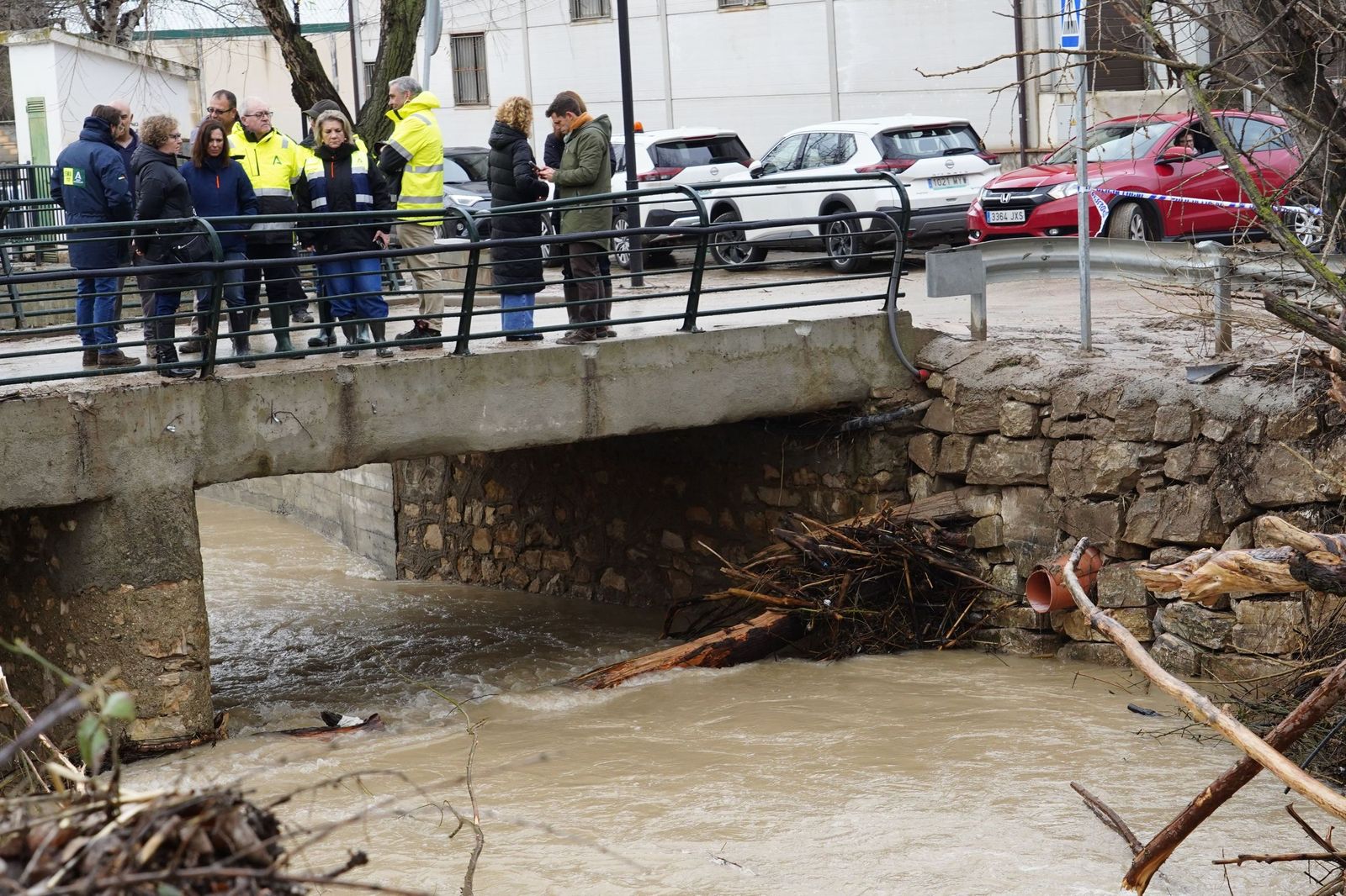 Rocío Díaz visita Benalúa de las Villas, municipio granadino afectado por el temporal.