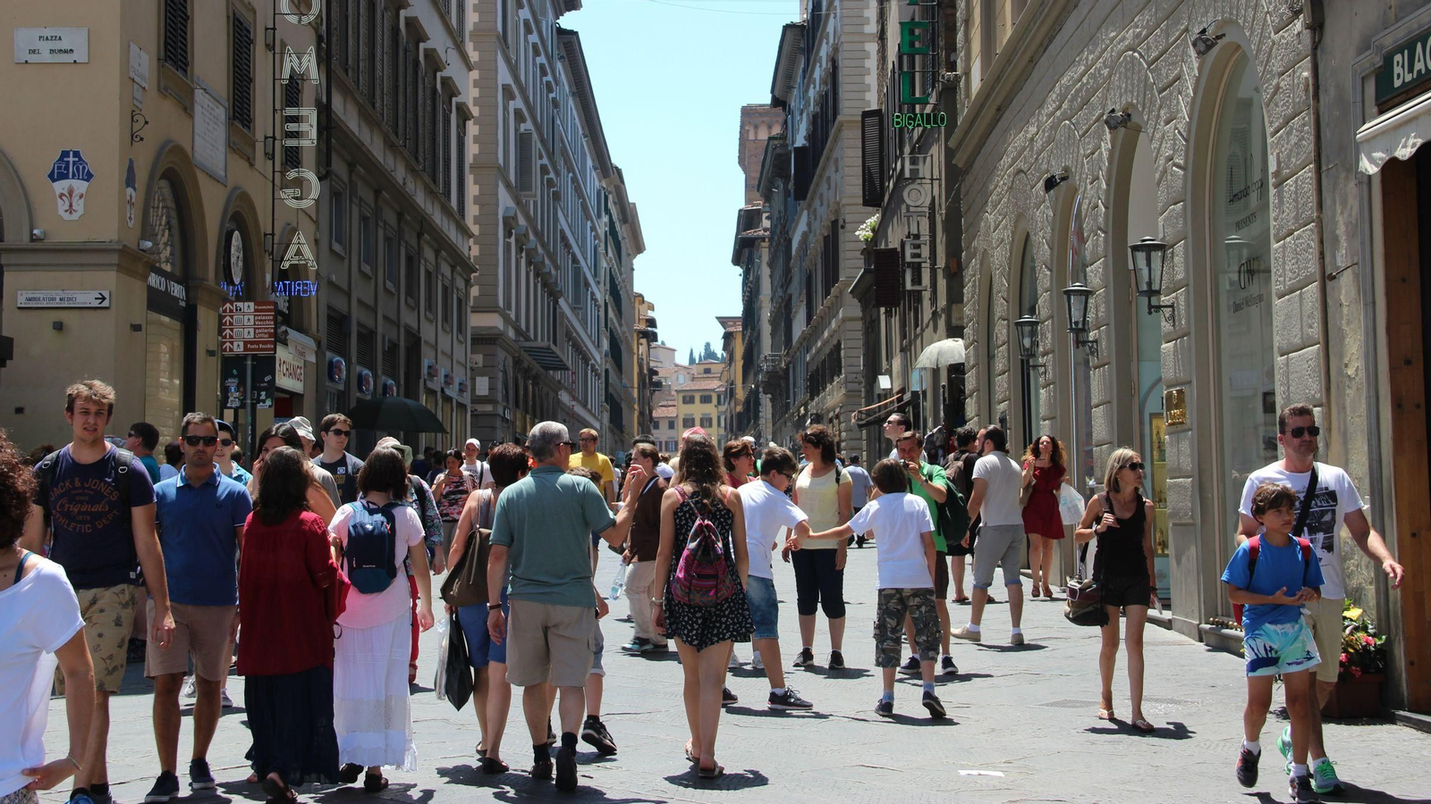 Personas caminando.