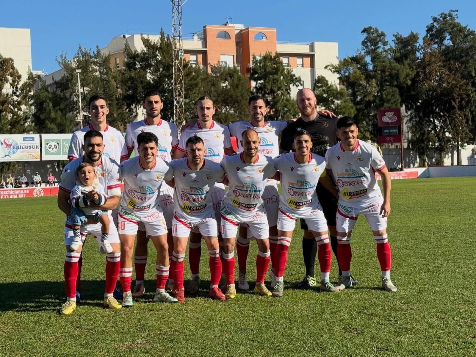 Formación inicial del Chiclana CF contra el conjunto coriano.